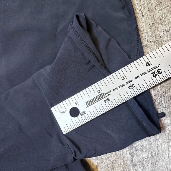 Athleta Colorblocked Short w/ Zipper Pockets Navy Blue & Black Size 10 - Picture 6 of 6